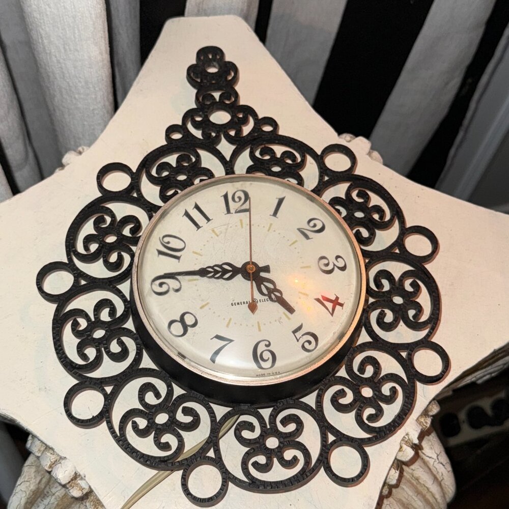 MCM Kitchen Wall Clock General Electric 2151 Black Keeps Perfect Time Retro